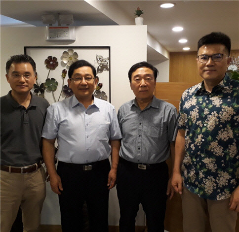왼쪽부터 김상호 타이완 슈핑과기대 교수, 호사카유지 세종대 교수, 조영환 기념사업회 사무국장, 김주용 원광대 교수